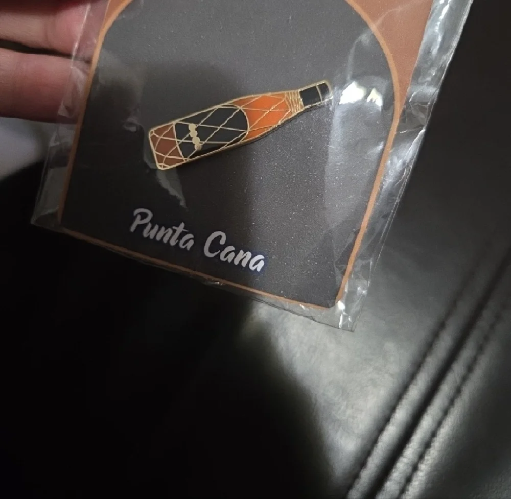 Set Of 3 Souvenir Travel Enamel Pins - Aer Lingus, Delta, Punta Cana NIP